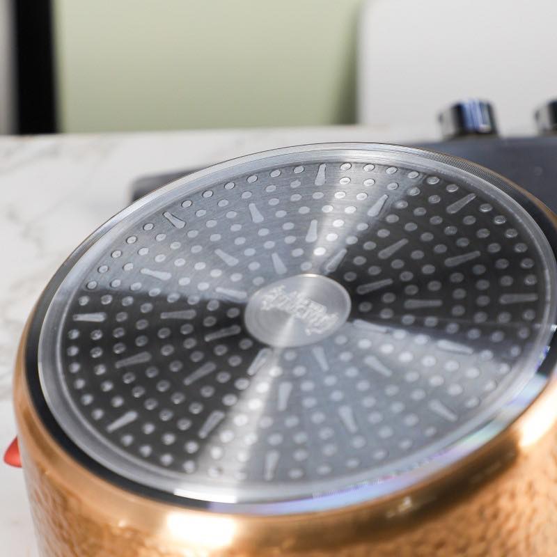 Couscoussier Olina  - Capacité : 8 Litres - Nombre de pièces : 3 - Matériau : Granite - Facile à nettoyer, sain et hygiénique - Fabriqué à partir de matériaux naturels et durables - Poignées ergonomiques et décoratives résistantes à la chaleur - Résistant à la chaleur élevée, tolérant aux défauts chimiques - Couleur : Cuivre