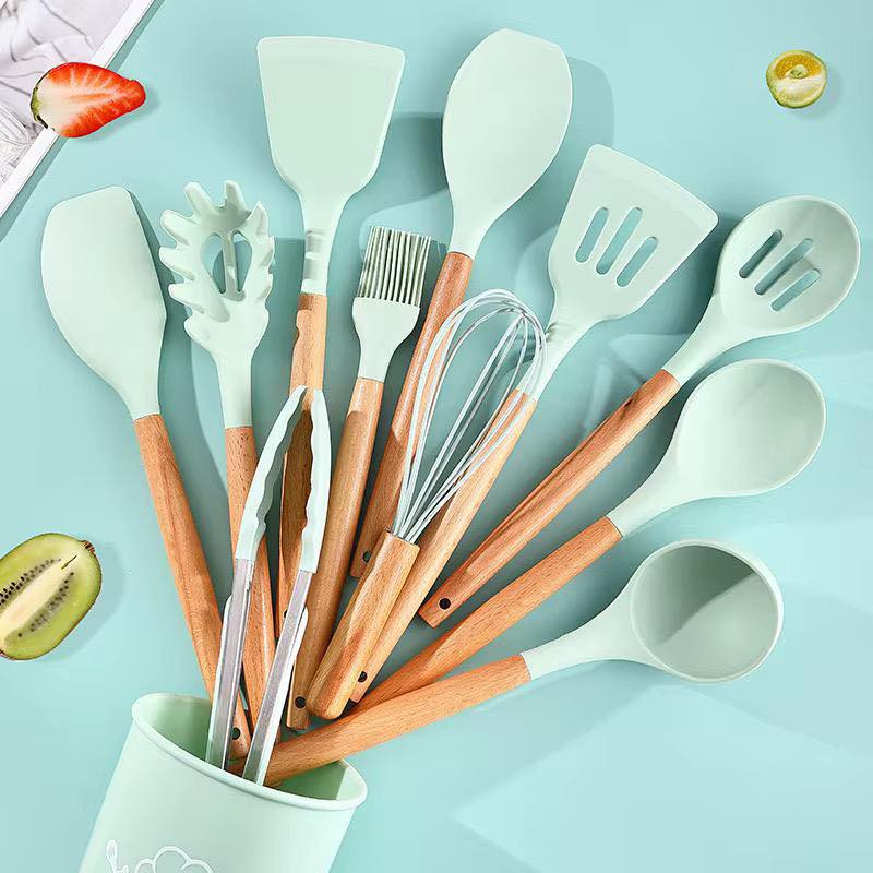 ▪︎Ensemble ustensiles de cuisine 12 pcs en silicone anti adhésifs avec manche en bois & boîte de rangement  📦 Livraison à domicile dans toute la Tunisie  👉 Le Bon coin pour le Meilleur choix
